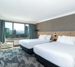 Четырёхместный номер Grand в Sandman Hotel Vancouver Downtown