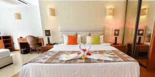остров Серф: Отель Crown Beach Hotel