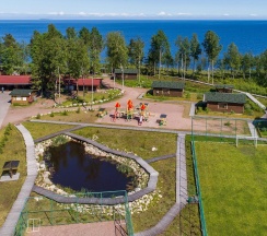 Коттедж стандарт с 2 односпальными и 2 двуспальными кроватями в На ладони