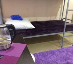 Кровать в 8-местном общем номере в Арт-Хостел