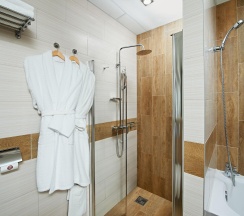 Номер делюкс стандарт в AurA City Hotel