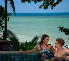 Вилла c 1 комнатой с балконом и с видом на сад в Renaissance Koh Samui Resort & Spa
