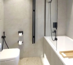 Семейный коттедж с балконом и с красивым видом из окна в Калайчев двор