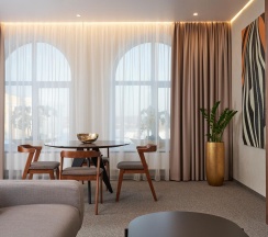 Номер люкс бизнес в AurA City Hotel