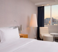 Улучшенный номер с видом на город в Radisson Blu Belorusskaya Hotel Moscow