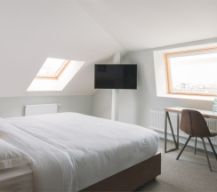 Deluxe DBL (Делюкс номер с одной двухспальной кроватью king-size) в Turris Hotel Lubyansky