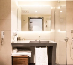 Двухместный номер Deluxe двуспальная кровать в Zeniva Hotel