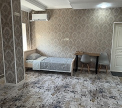 Трехместный номер с двуспальной и односпальной кроватями в Грозный