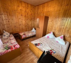 Четырёхместный Стандарт вид в сад (с балконом) в Диана