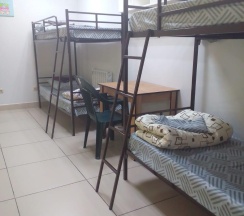 Кровать в 8-местном общем женском номере (без окна) в Сити-В