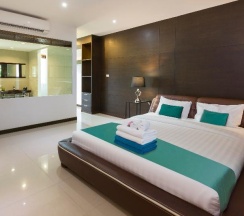 Вилла с 4 комнатами с балконом в Tropicana Pool Villa