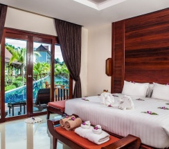 Вилла с балконом в Howard Johnson by Wyndham Phuket Naiyang