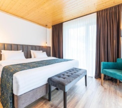 Двухместный номер Standard с красивым видом из окна двуспальная кровать в Hotel Chatini Mestia