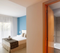 Апартаменты с 2 комнатами с балконом и с видом на бассейн в Ibersol Spa Aqquaria Suites