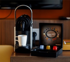 Номер Privilege Luxe c большой двуспальной кроватью в МЕРКЮР ТЮМЕНЬ ЦЕНТР