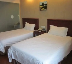 Двухместный номер Deluxe (2 отдельные кровати) в GreenTree Inn Shanghai Hongqiao Airport Hotel