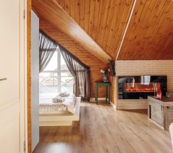Номер люкс (с завтраком, мансарда) в Larch