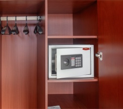 Люкс  с большой кроватью king size в Бенефит Плаза