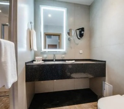 Двухместные апартаменты с кухней (двуспальная кровать) в Ramada by Wyndham