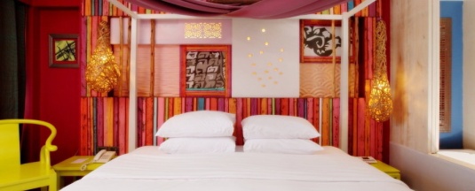 Номер Deluxe с красивым видом из окна в Patong Beach Hotel