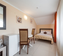 Стандартный номер на двоих гостей с балконом и видом во двор (корпус К ) в Оптимист