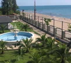 Коттедж с видом на море в By the sea