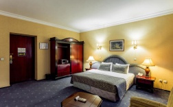 Трёхместный номер Standard в Ambassador hotel Almaty