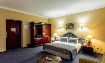 Трёхместный номер Standard в Ambassador hotel Almaty
