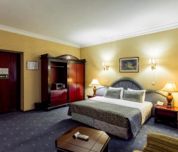 Трёхместный номер Standard в Ambassador hotel Almaty
