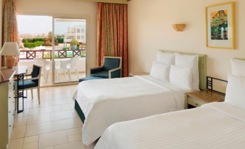 Четырёхместный номер Standard с видом на сад в Naama Bay Promenade Beach Resort by Accor