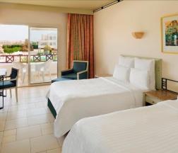 Четырёхместный номер Standard с видом на сад в Naama Bay Promenade Beach Resort by Accor