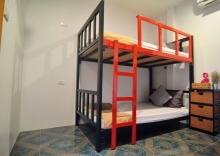 Кровать в общем номере в Lanta Hostel - Adults Only