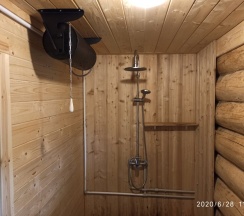 Коттедж с балконом и с красивым видом из окна в Гостевой дом