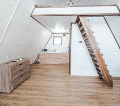 Радость в Hut house