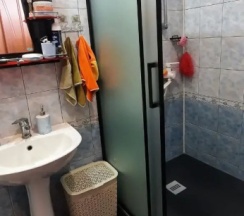 Четырёхместный номер Comfort с красивым видом из окна (общая ванная комната) в У Моря
