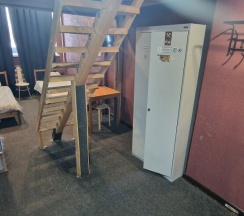 №13, 4 местный номер целиком, два яруса в Hostel Kirovsk.red