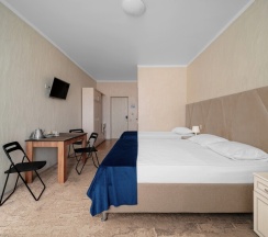 Стандарт 3-х местный с видом на улицу в Лабиринт