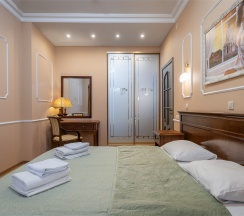 Премиум с кухней (Трехкомнатный 4-х местный номер без балкона) в Odeon