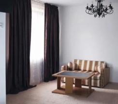 Люкс с видом на бассейн в Sandal`House