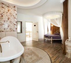 Двухместный коттедж Premium двуспальная кровать в Anstar House Vatutinki