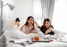 Четырёхместный семейный номер Deluxe 2 отдельные кровати в Noursabah Bed Bangkok