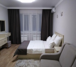 Номер полулюкс улучшенный с 1 двуспальной кроватью Жемчужина Кавказа в Ночной квартал