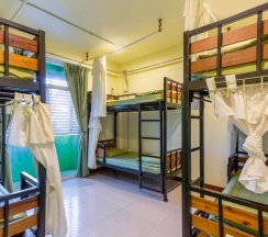 Кровать в общем номере в OYO 928 Leaf Hostel