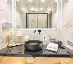 Улучшенный номер с кроватью размера «king-size» в Питер