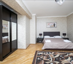 Люкс 3-х комнатный с кухней и балконом 4-х местный в Жемчуг