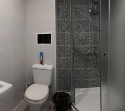 Трехместный номер с тремя одноместными кроватями в Люксембург