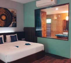 Двухместный номер Standard с видом на бассейн двуспальная кровать в Foresto Sukhothai Guesthome