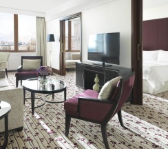 Номер Люкс Four Seasons Экзекьютив с видом на Кремль Кинг в Four Seasons Hotel Moscow