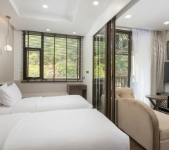 Двухместный номер Premier 2 отдельные кровати в The Proud Karon Beach Phuket Trademark Collection By Wyndham
