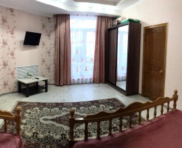 Семейный номер с собственной кухней в Адель